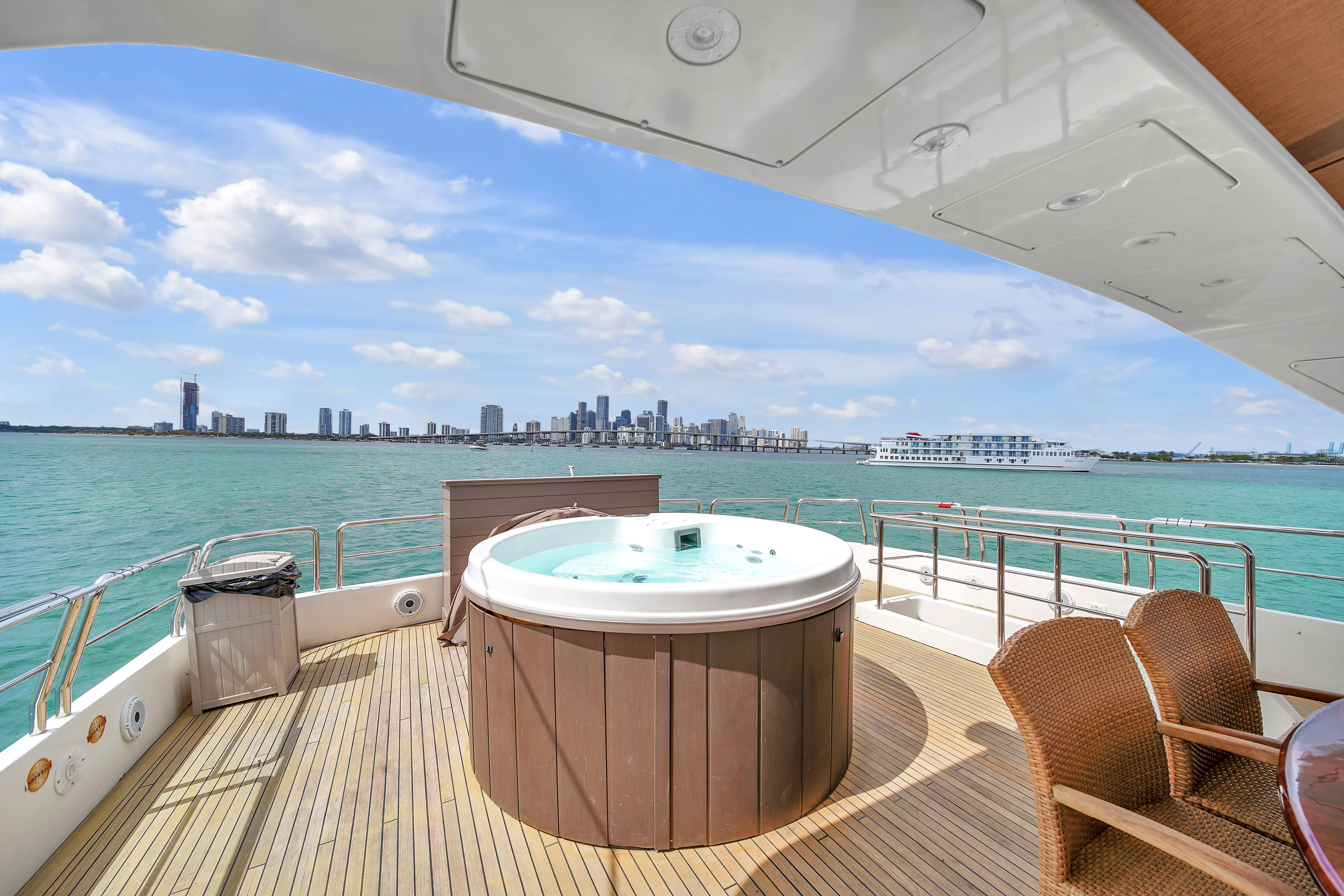 105ft Azimut Daniela bathroom detail
